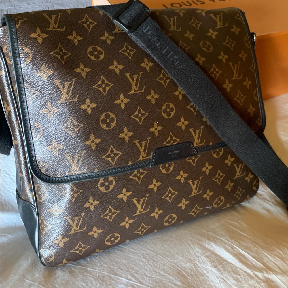 Louis Vuitton Macassar Bass MM Luxury Messenger Laptop Purse Handbag Authentic